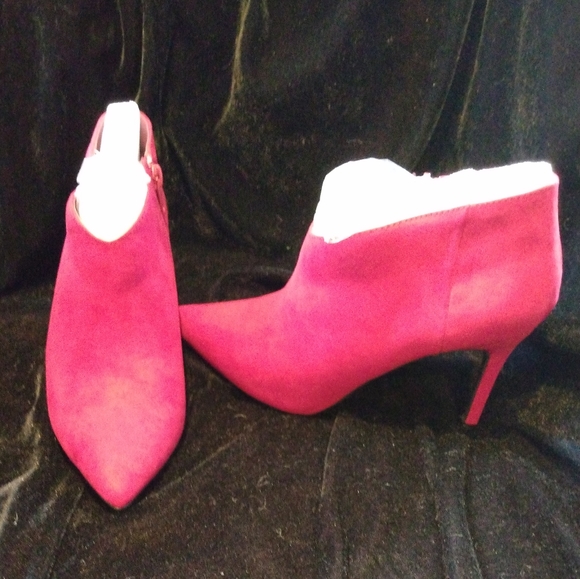 Journee Collection Demmi Red ankle booties NIB sz 8 - Picture 2 of 9